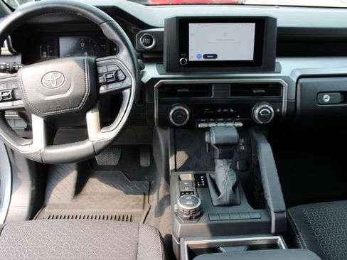 Used 2025 Toyota 4Runner SR5 AWD/4WD image 9