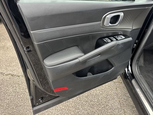 Certified 2023 Kia Sorento SX image 10