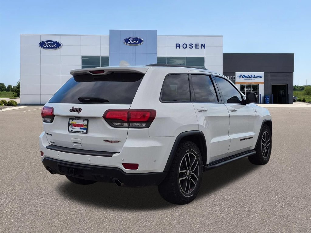 Used 2017 Jeep Grand Cherokee Trailhawk w/ Trailhawk Luxury Group AWD/4WD image 3
