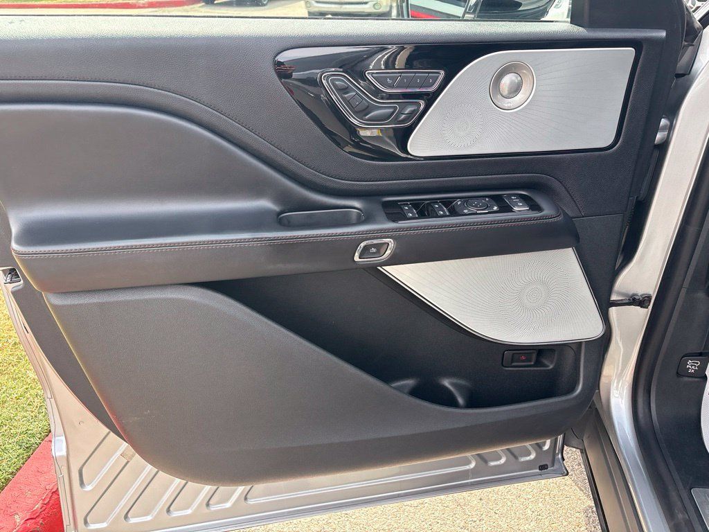 Used 2020 Lincoln Aviator Reserve w/ Equipment Group 201A RWD image 12