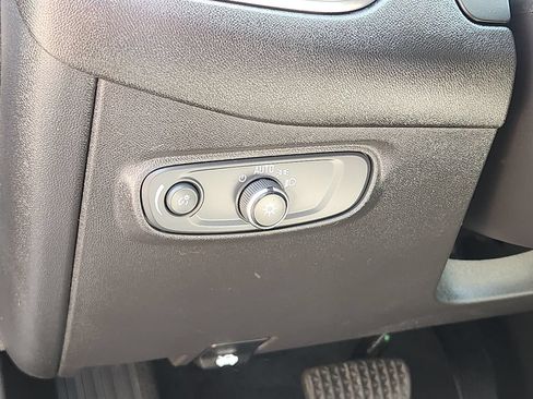 Used 2023 Chevrolet Equinox LT AWD/4WD image 15