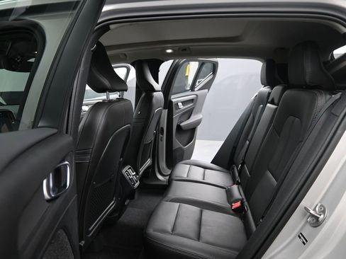 Certified 2025 Volvo XC40 B5 Plus image 21