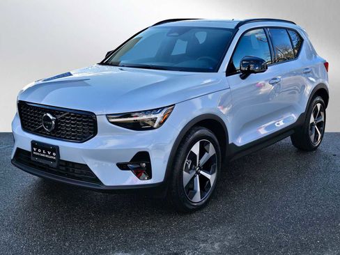 New 2026 Volvo XC40 B5 Plus w/ Protection Package Premier image 7