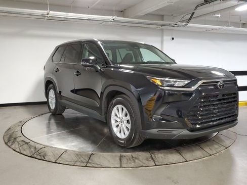 Used 2024 Toyota Grand Highlander XLE image 4