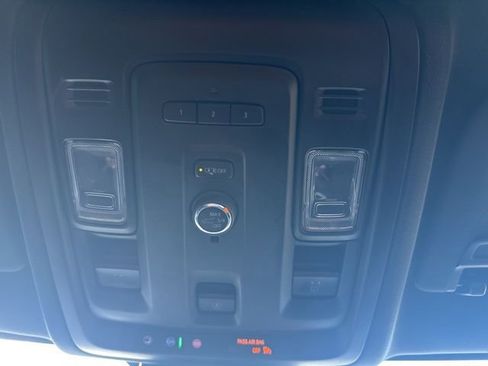 Used 2023 GMC Yukon SLT image 38