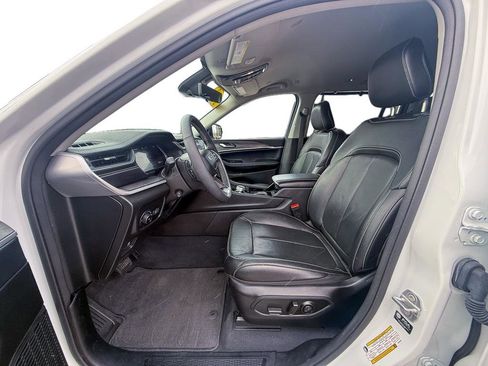 Used 2023 Jeep Grand Cherokee L Limited w/ Luxury Tech Group II image 12