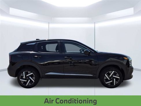 Used 2025 Nissan Kicks SV FWD image 8