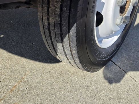 Used 2021 Isuzu NPR image 22