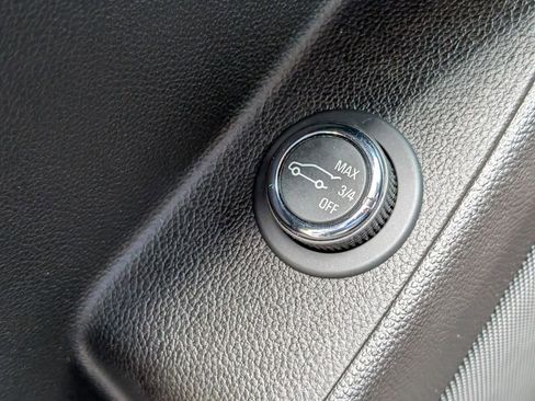 Used 2019 Chevrolet Traverse LT image 23