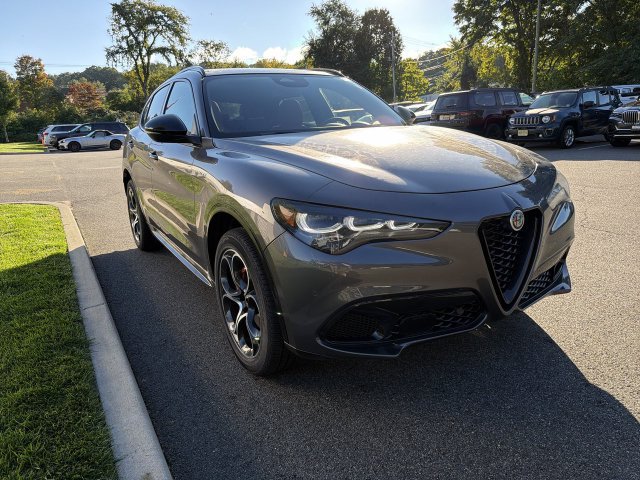 New 2026 Alfa Romeo Stelvio Sprint w/ Convenience Package AWD/4WD image 2