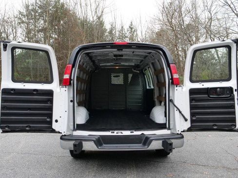 Used 2017 GMC Savana 2500 image 7