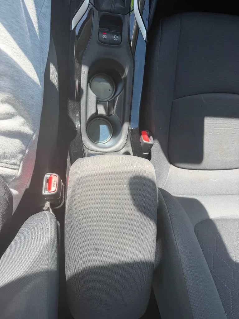 Used 2020 Toyota Corolla LE FWD image 17