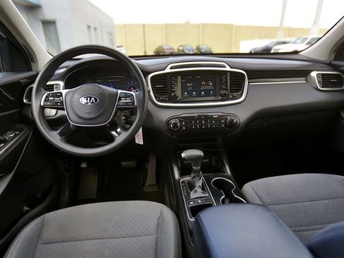 Used 2020 Kia Sorento AWD V6 image 11