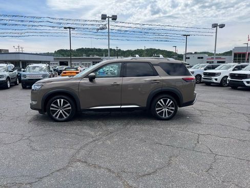 Used 2023 Nissan Pathfinder Platinum AWD/4WD image 4