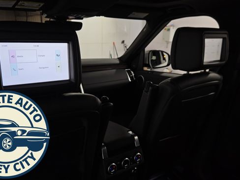 Used 2019 Land Rover Discovery HSE image 35