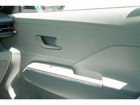Used 2025 Hyundai Kona SEL FWD image 14