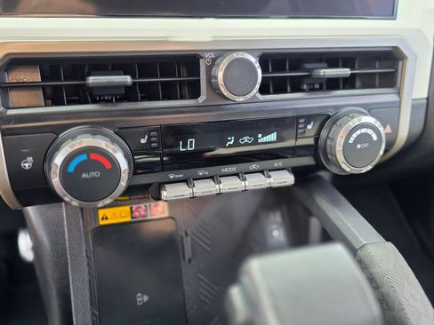 Used 2024 Toyota Tacoma TRD Sport w/ TRD Sport Upgrade Package image 28