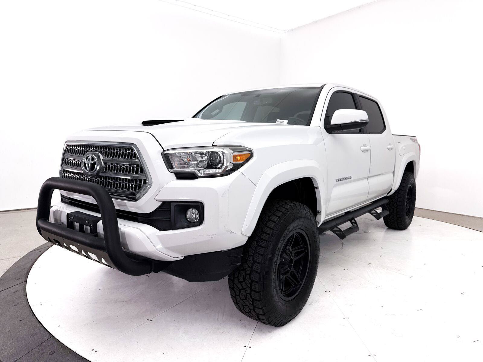 Used 2017 Toyota Tacoma TRD Sport w/ Tow Package (A/T) AWD/4WD image 12