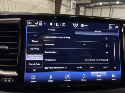 Used 2024 Chrysler Pacifica Touring-L FWD image 36