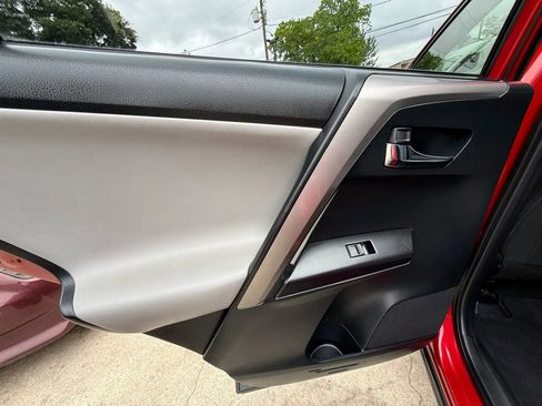 Used 2017 Toyota RAV4 XLE FWD image 22