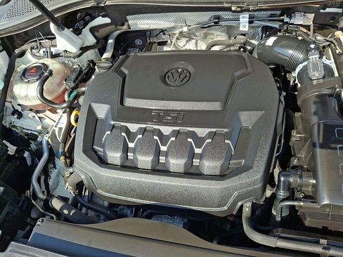 Used 2023 Volkswagen Tiguan SE AWD/4WD image 30