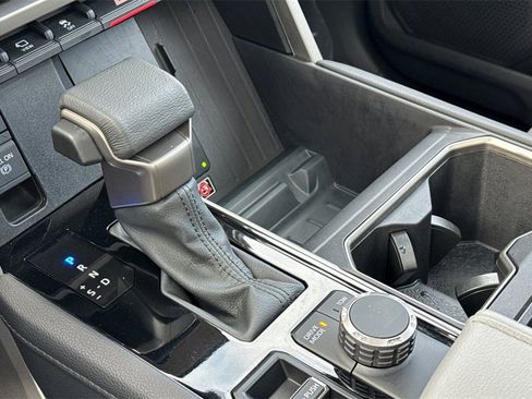 Used 2025 Toyota Tundra Limited image 25