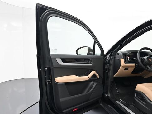 Certified 2026 Porsche Cayenne AWD/4WD image 15