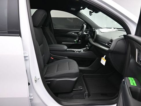 New 2026 Chevrolet Traverse LT w/ LPO, Floor Liner Package image 42