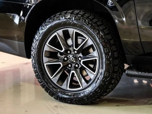 Used 2023 Chevrolet Suburban Z71 w/ Z71 Off-Road Package AWD/4WD image 48