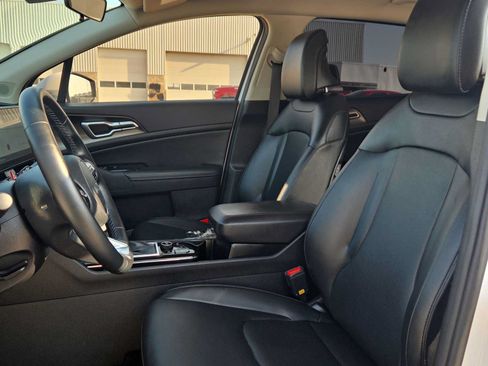 Used 2025 Kia Sportage EX FWD image 15