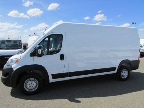 Used 2026 RAM ProMaster 2500 w/ Convenience Group FWD image 10