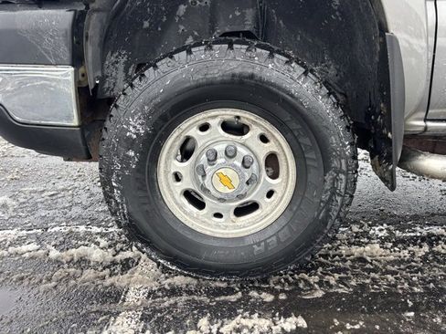 Used 2006 Chevrolet Silverado 2500 LT w/ Snow Plow Prep Package image 9