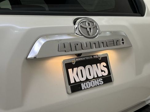 Used 2022 Toyota 4Runner Limited AWD/4WD image 34