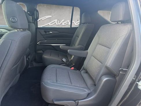Used 2025 Chevrolet Traverse LT FWD image 21
