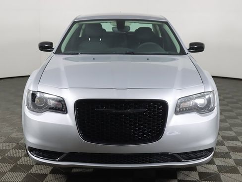 Used 2023 Chrysler 300 Touring w/ Sport Appearance Package image 8