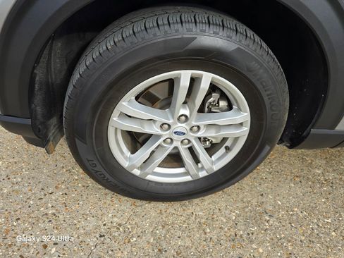 Used 2023 Ford Explorer XLT w/ Class IV Trailer Tow Package image 9