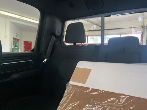 New 2026 RAM 1500 4x4 Crew Cab image 36