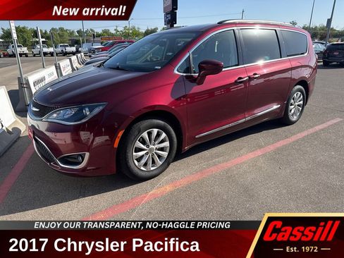 Used 2017 Chrysler Pacifica Touring-L FWD image 1
