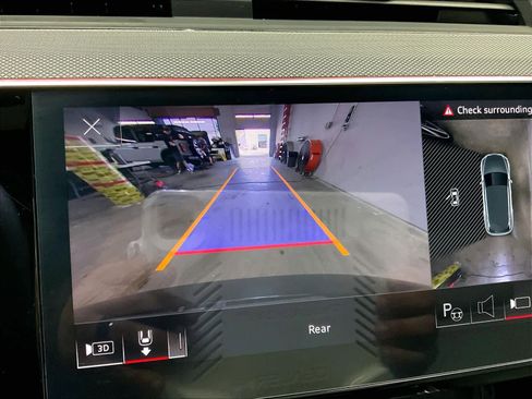 Used 2024 Audi Q8 e-tron Prestige w/ Prestige Package image 20