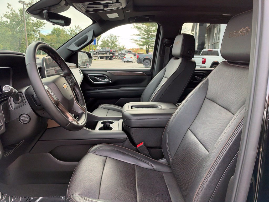 Used 2023 Chevrolet Tahoe High Country AWD/4WD image 16