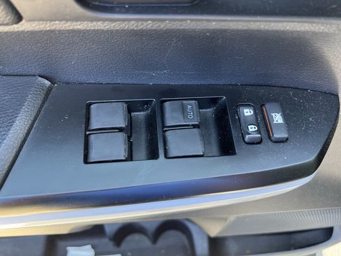 Used 2021 Toyota Tundra SR5 w/ SR5 Leather Package AWD/4WD image 15