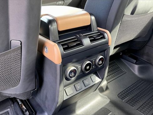 Used 2025 Land Rover Defender 110 V8 image 10