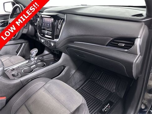 Used 2023 Chevrolet Traverse LT image 30