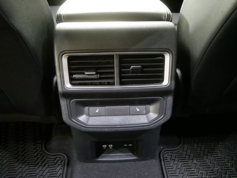 Used 2024 Volkswagen Atlas Cross Sport SEL R-Line AWD/4WD image 22