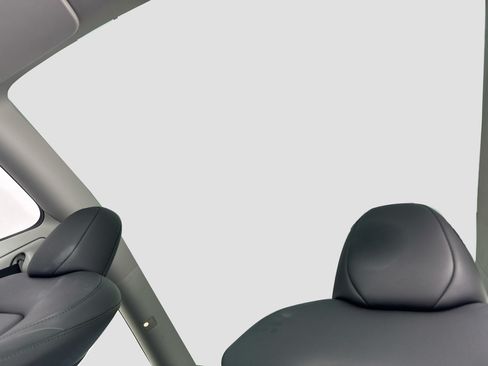 Used 2024 Tesla Model Y 2WD image 14