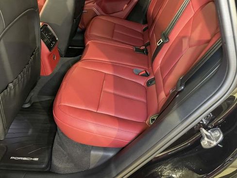 Certified 2024 Porsche Macan S AWD/4WD image 20