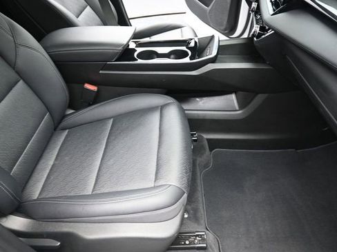 Used 2025 Chevrolet Equinox LT w/ Convenience Package II image 27