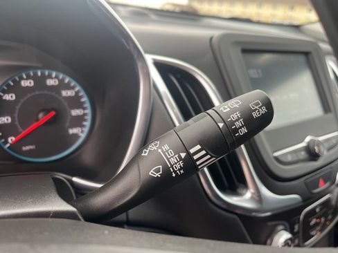 Used 2018 Chevrolet Equinox LT image 21