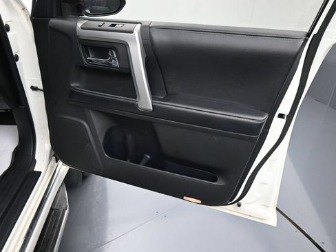 Used 2017 Toyota 4Runner Limited AWD/4WD image 12