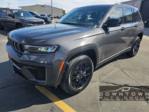 New 2026 Jeep Grand Cherokee Altitude AWD/4WD image 7